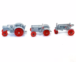 Vintage, 3 pequeños tractores Ertl.