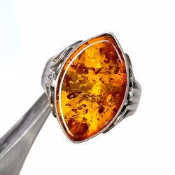 Vintage, srebrny pierścionek z naturalnym bursztynem