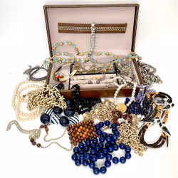 Vintage, masse eldre Bijouterie/smykker i eske