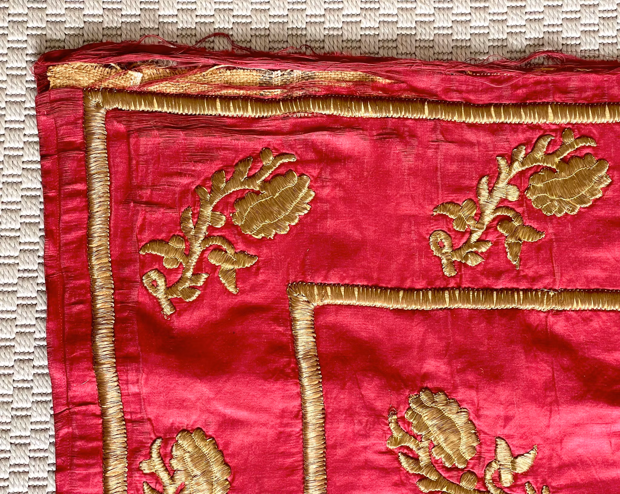 Broderi antik Serma, silke, Osmannerriget, 1600-tallet, forgyldt sølvtråd