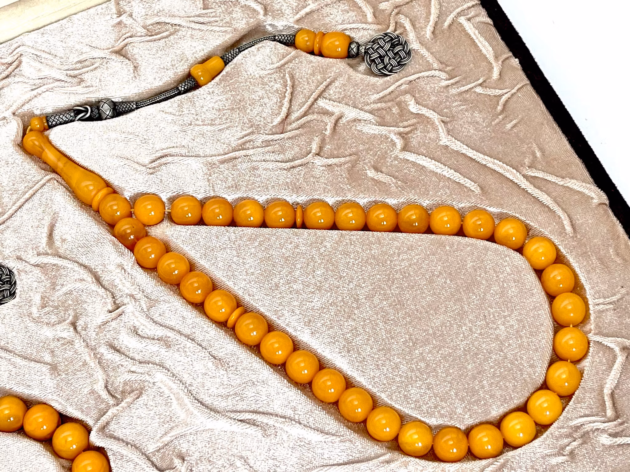 Cuma Fırat Kayabaşı usta ja Hamdi Levent puskul usta, Amber Rosary