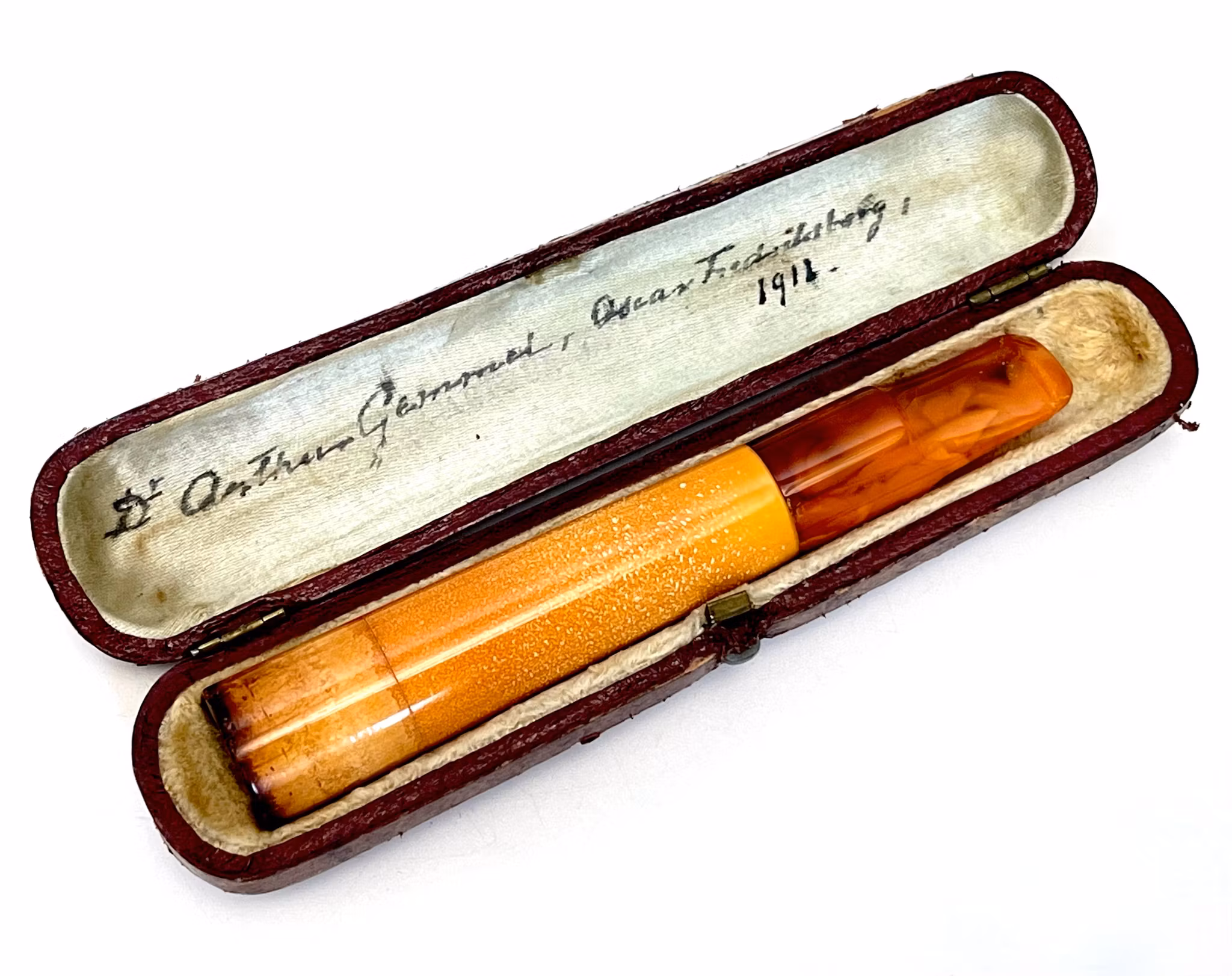 Boquilla de cigarrillo antigua de color ámbar