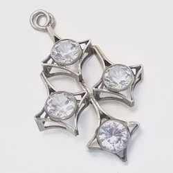 Kultasepät Slovaara, sterlinghopeariipus vuorikristallilla, Suomi