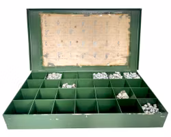 Plåt sortimentslåda med 375 olika delars smörjnipplar