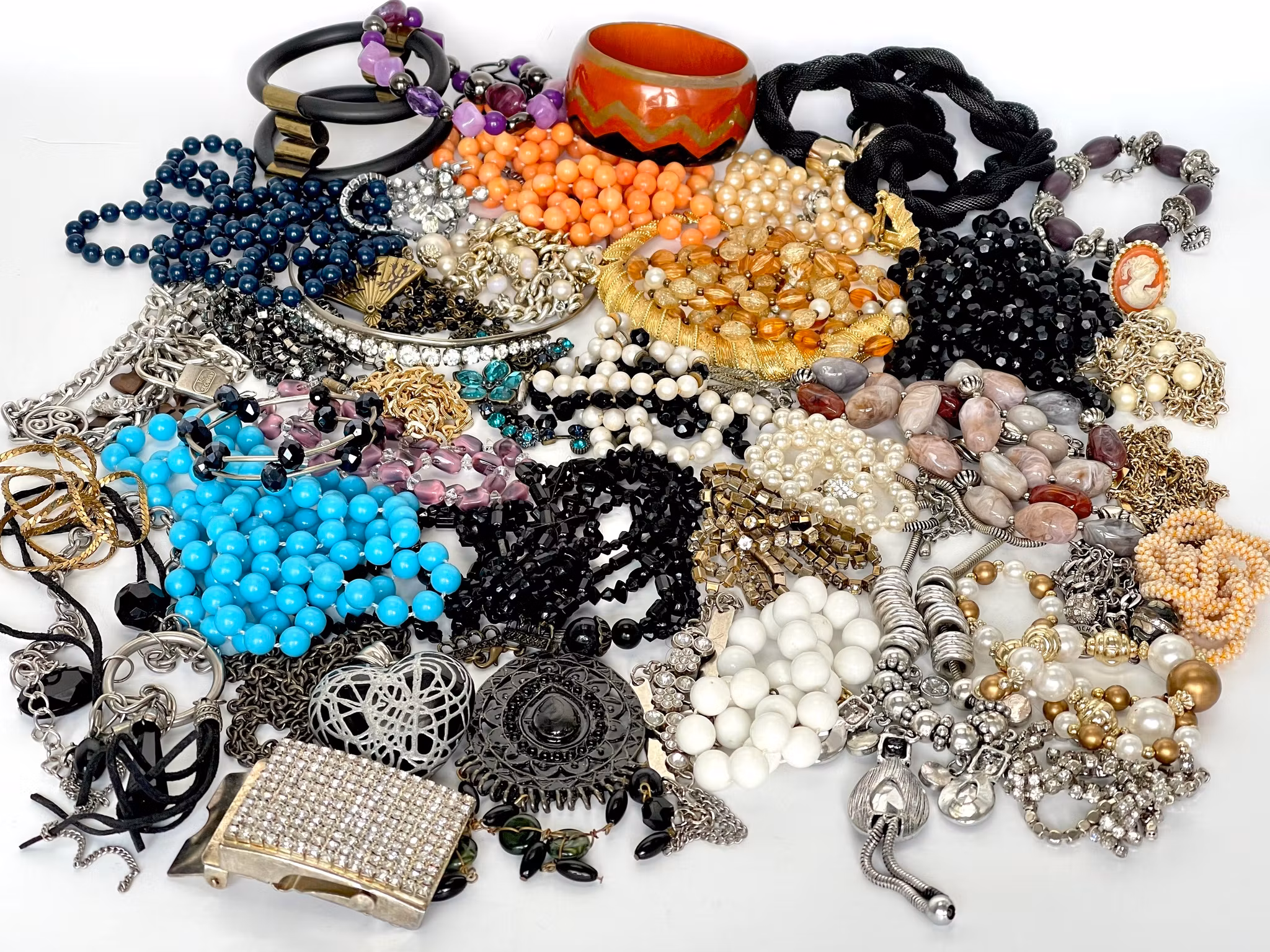 Masser af forskellige vintage og gamle Bijouterie smykker