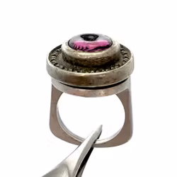 RC-tinaa kivilasilla, Ruotsi