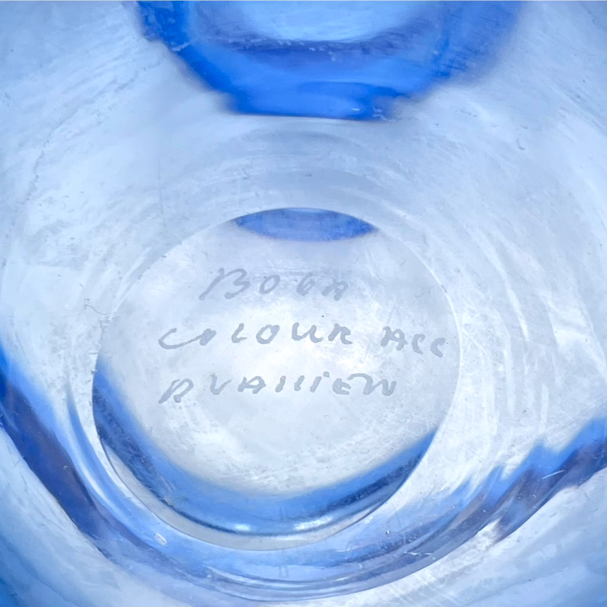 Bertil Vallien, carafe Vas, Kosta Boda, signée Color Acc