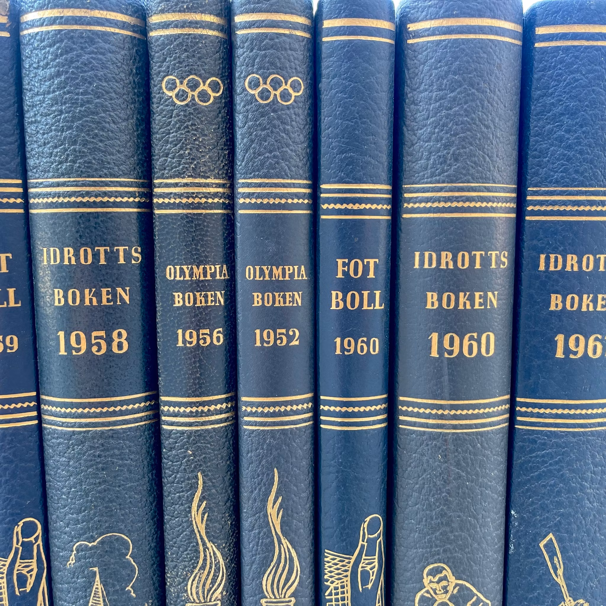 11 KSIĄŻEK - Książki sportowe, o piłce nożnej, olimpiadach itp.