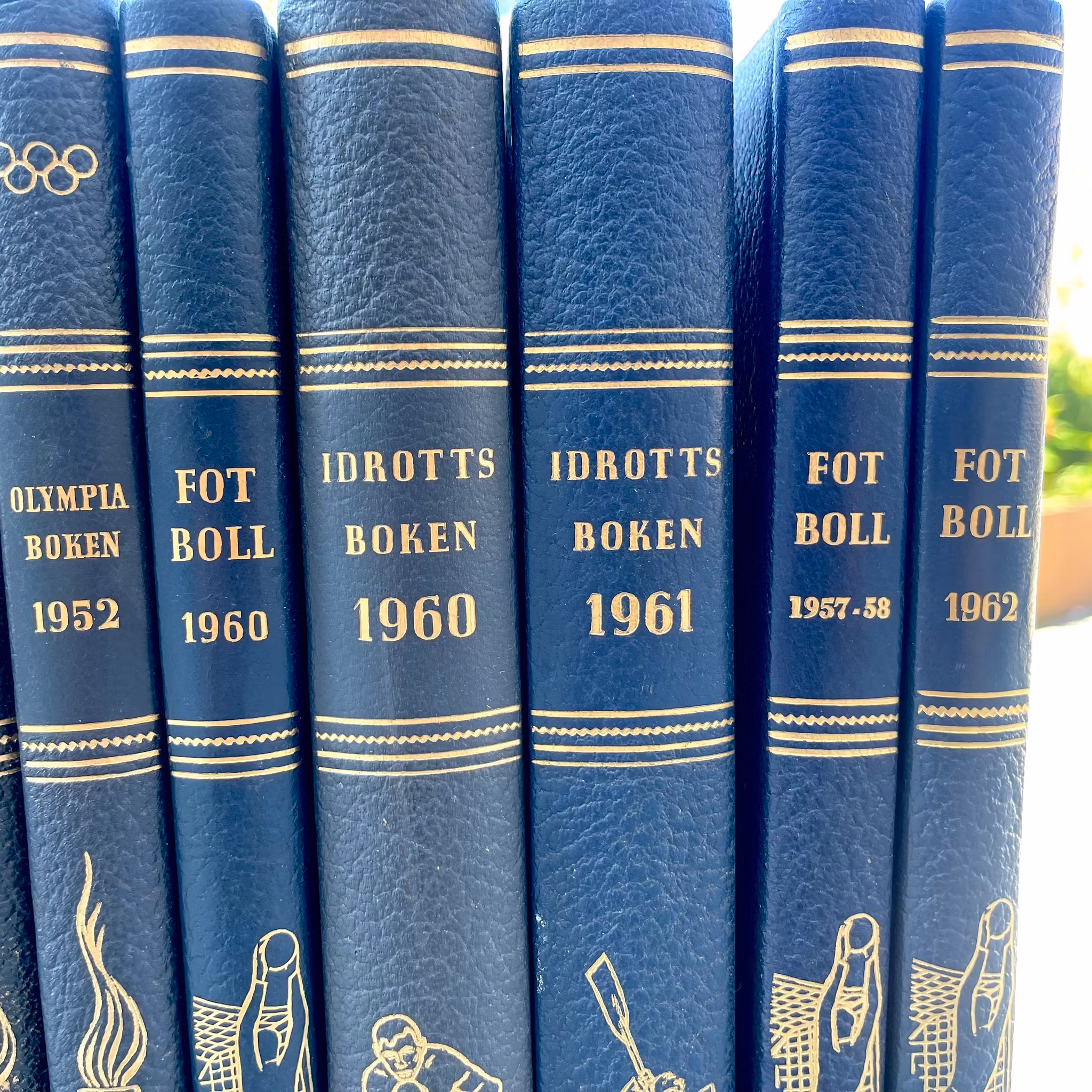 11 KSIĄŻEK - Książki sportowe, o piłce nożnej, olimpiadach itp.