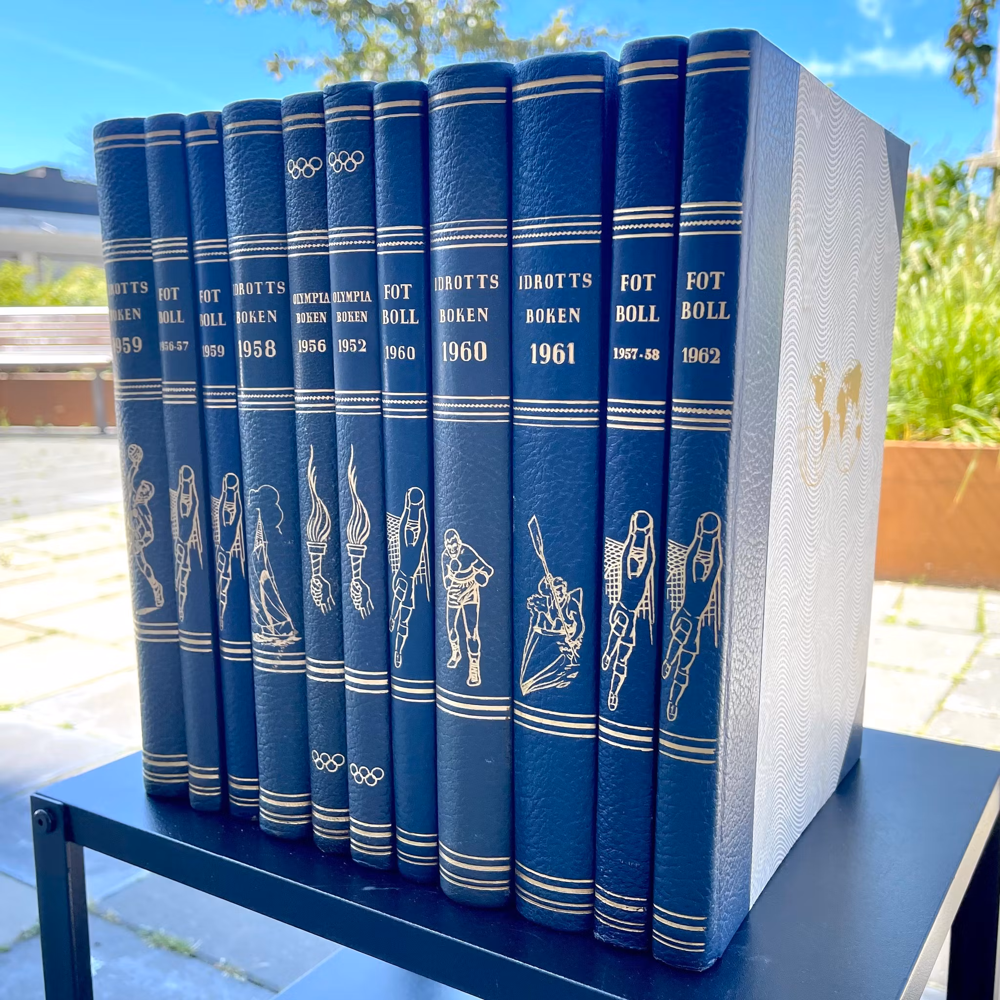 11 KSIĄŻEK - Książki sportowe, o piłce nożnej, olimpiadach itp.