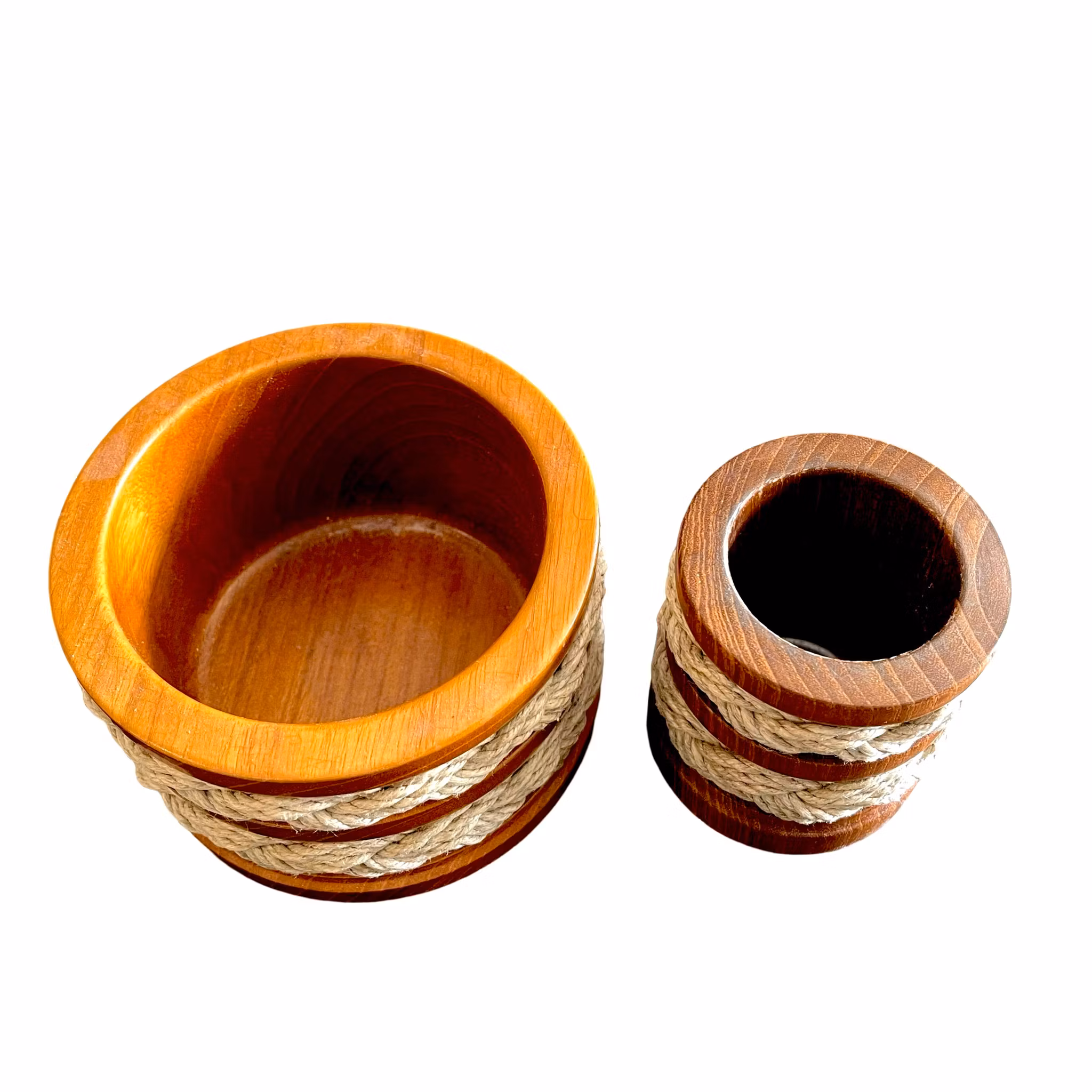 2 szt., Stojak na długopisy z drewna i liny, wazon żeglarski, sygnowany