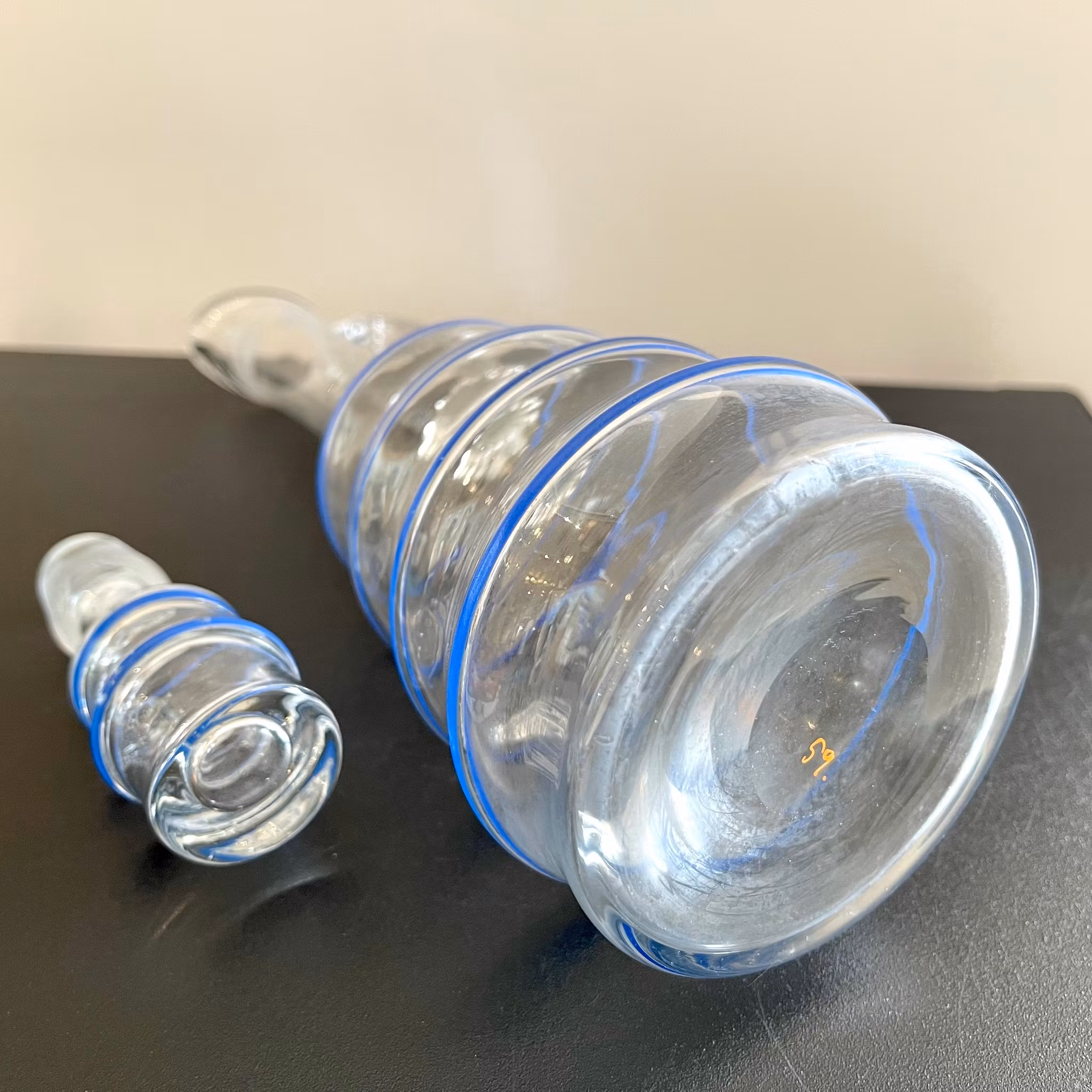 Antigua jarra para licor y vino caliente.