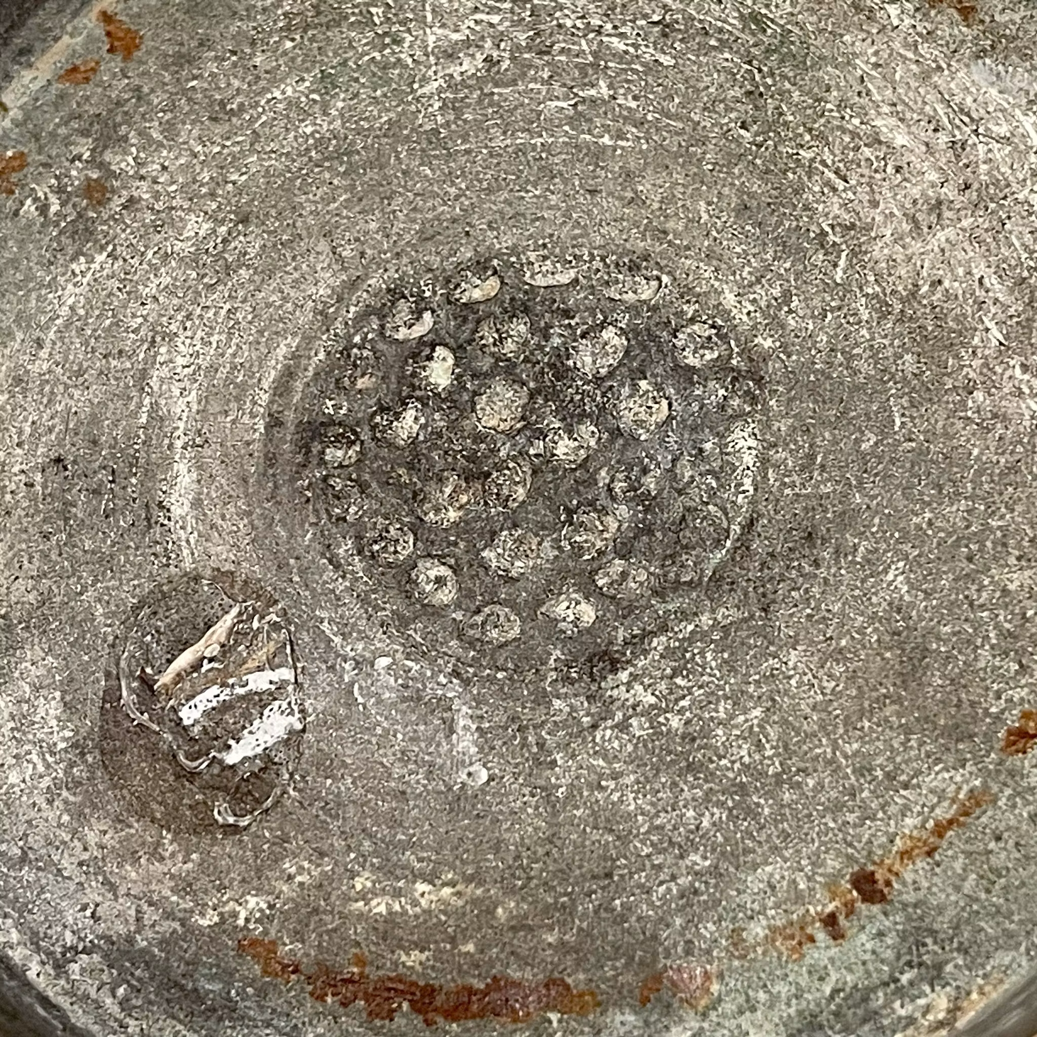 Sä è un'antica misura di volume, firmata e datata 1149AH = 1736 d.C