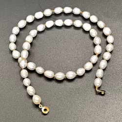 Collier vita odlade pärlor