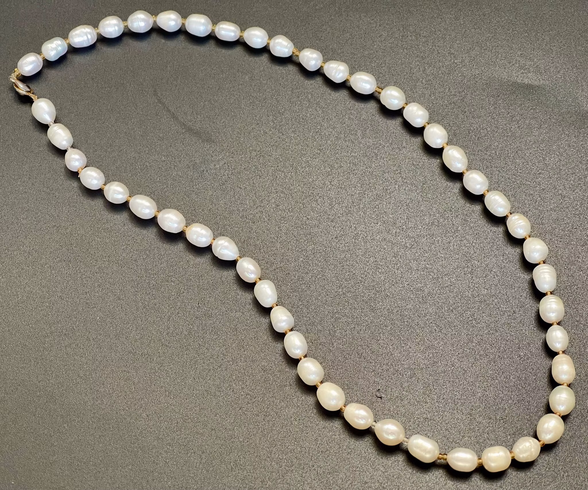 Collier vita odlade pärlor