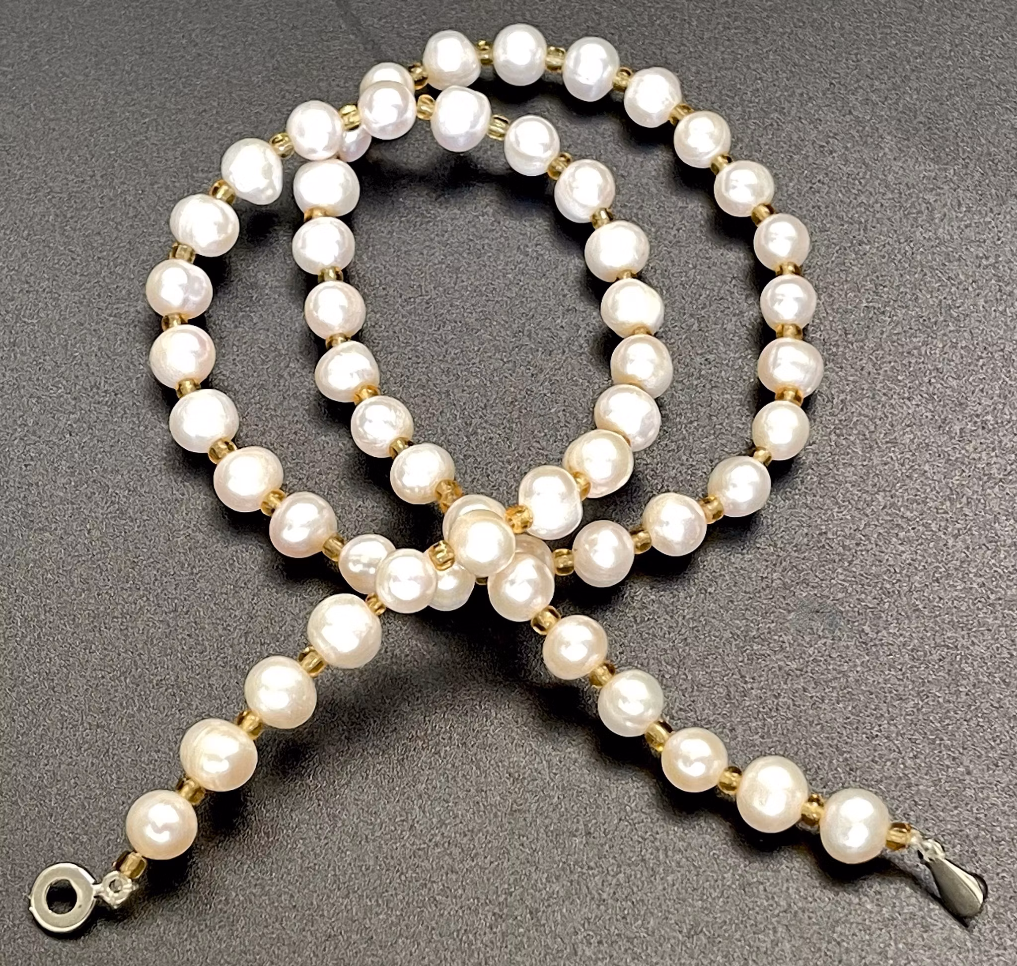 Necklace white cultured pearls