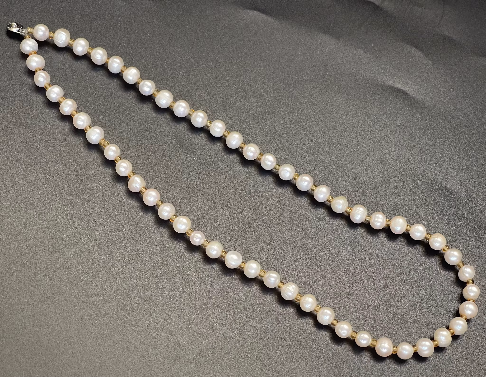 Necklace white cultured pearls