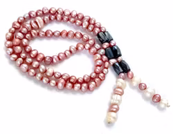 Pearl necklace with freshwater pearls