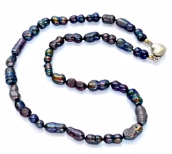 Pärlcollier odlade pärlor.med silver lås