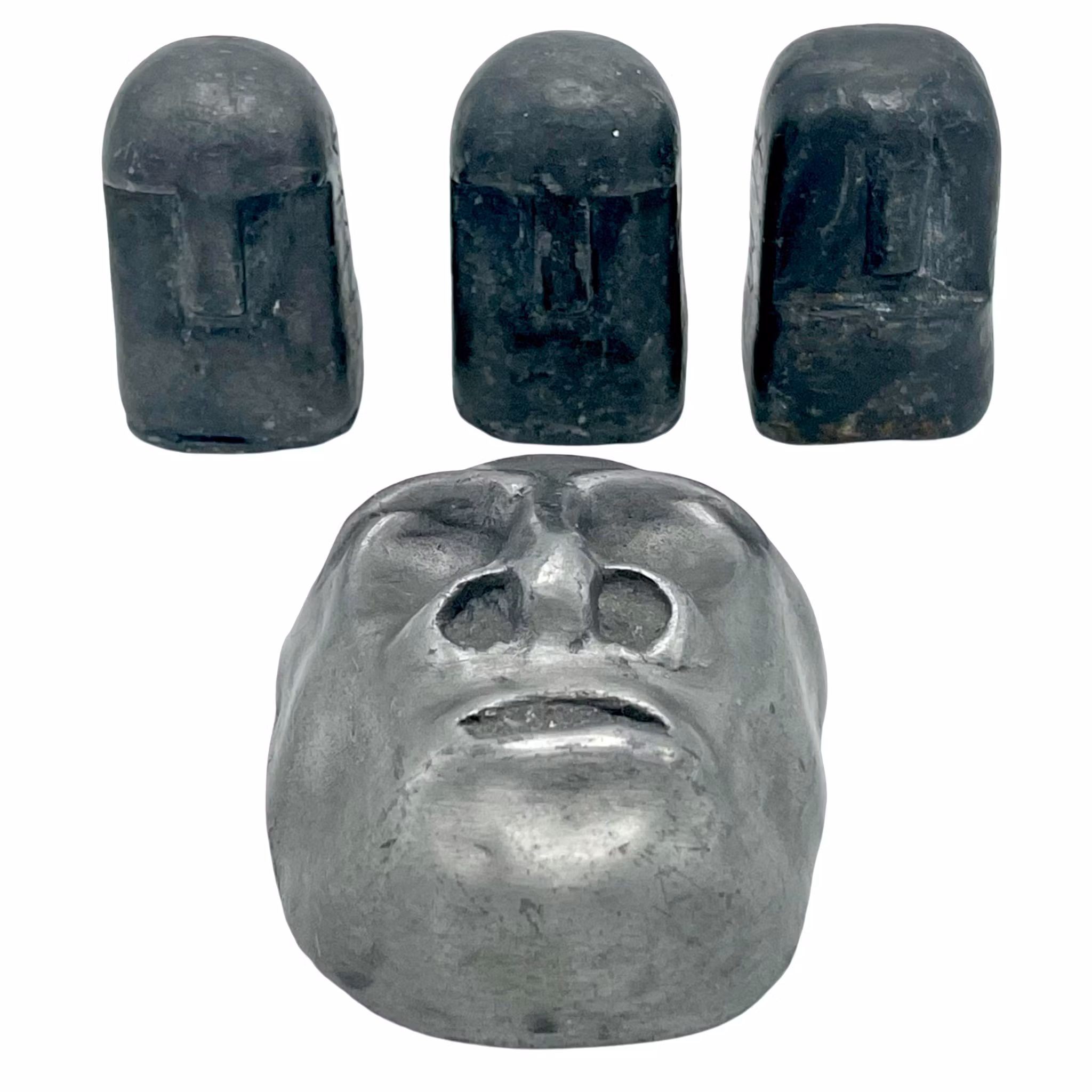 Sculture a forma di volto e Sumba, firmate