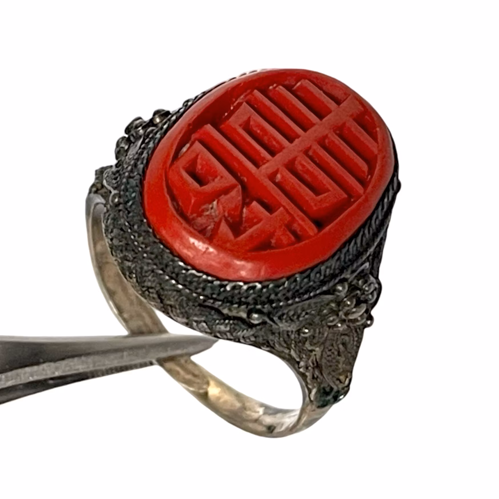Antiker chinesischer geschnitzter Zinnober-Silberring