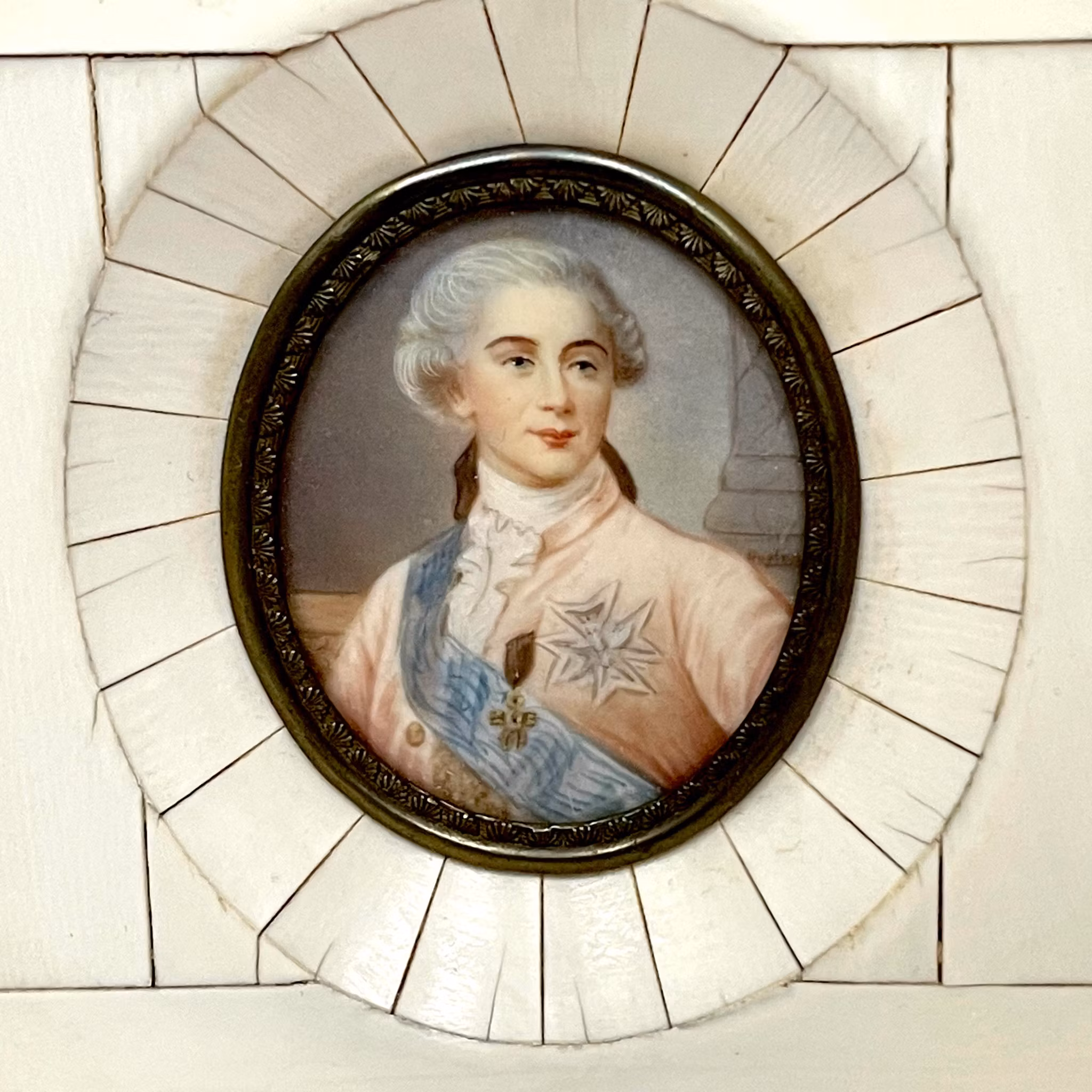 Antiek geschilderd miniatuurschilderij, been, gesigneerd