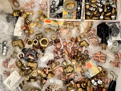 Water fittings and various pipe parts in brass & copper, etc. 8 kg