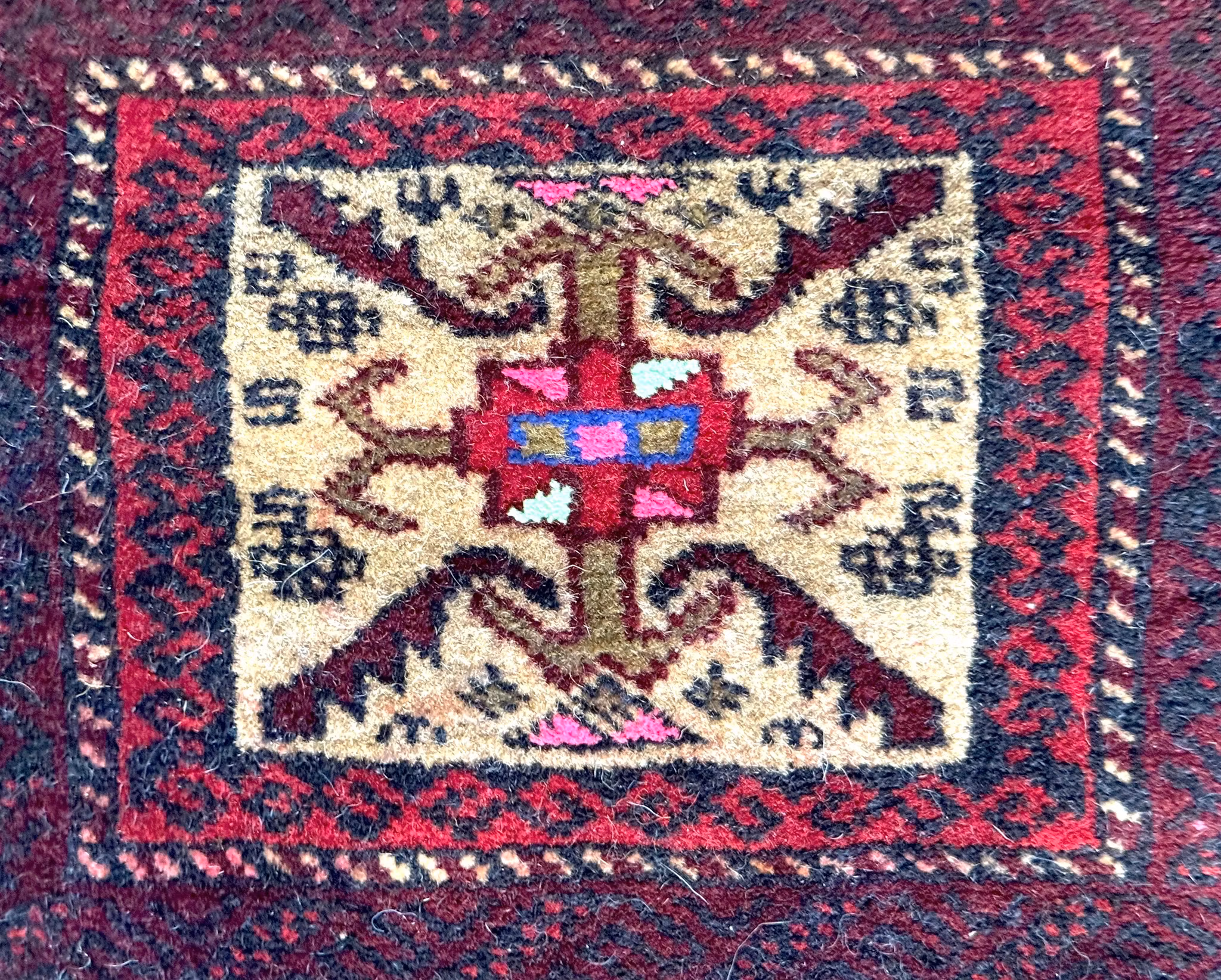 Antik orientalsk håndknyttet taske