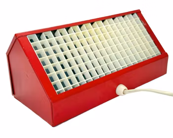 Vintage Hans-Agne Jakobsson "Elidus" vägglampa typ 9001 i rödlackerad metall