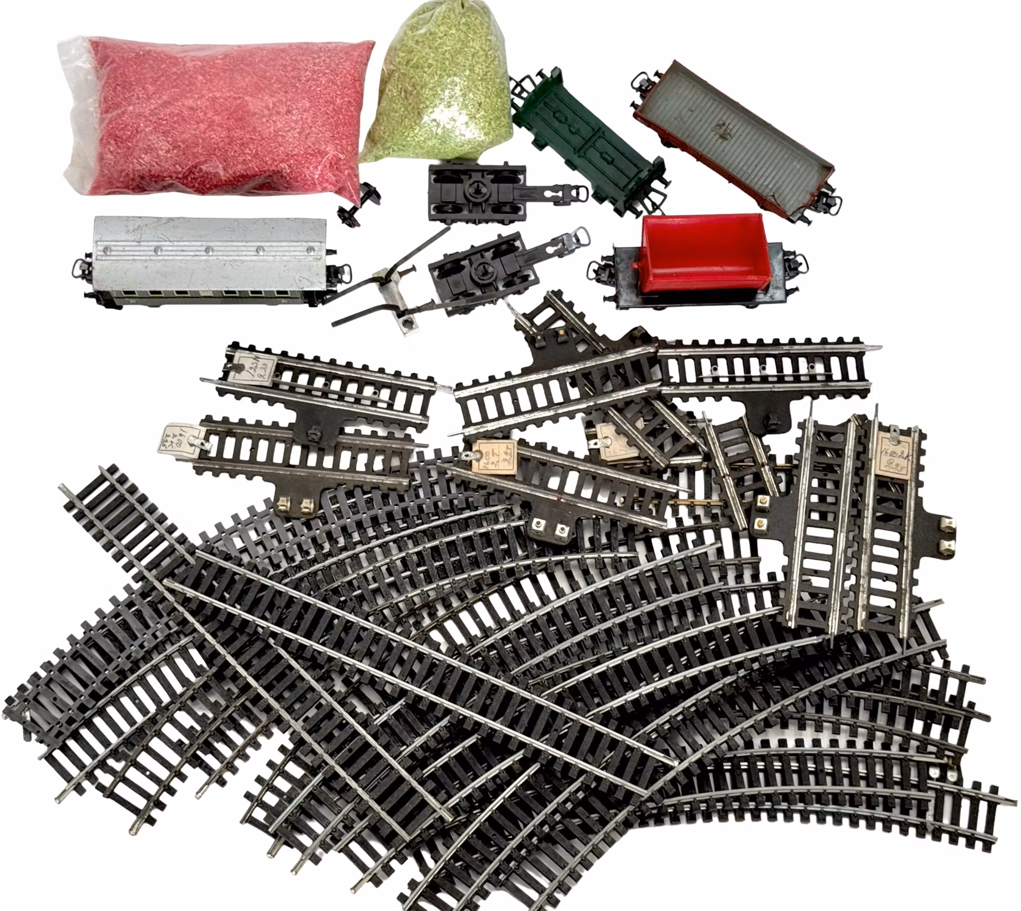 HO skala Modell tågvagnar med räls m.m.