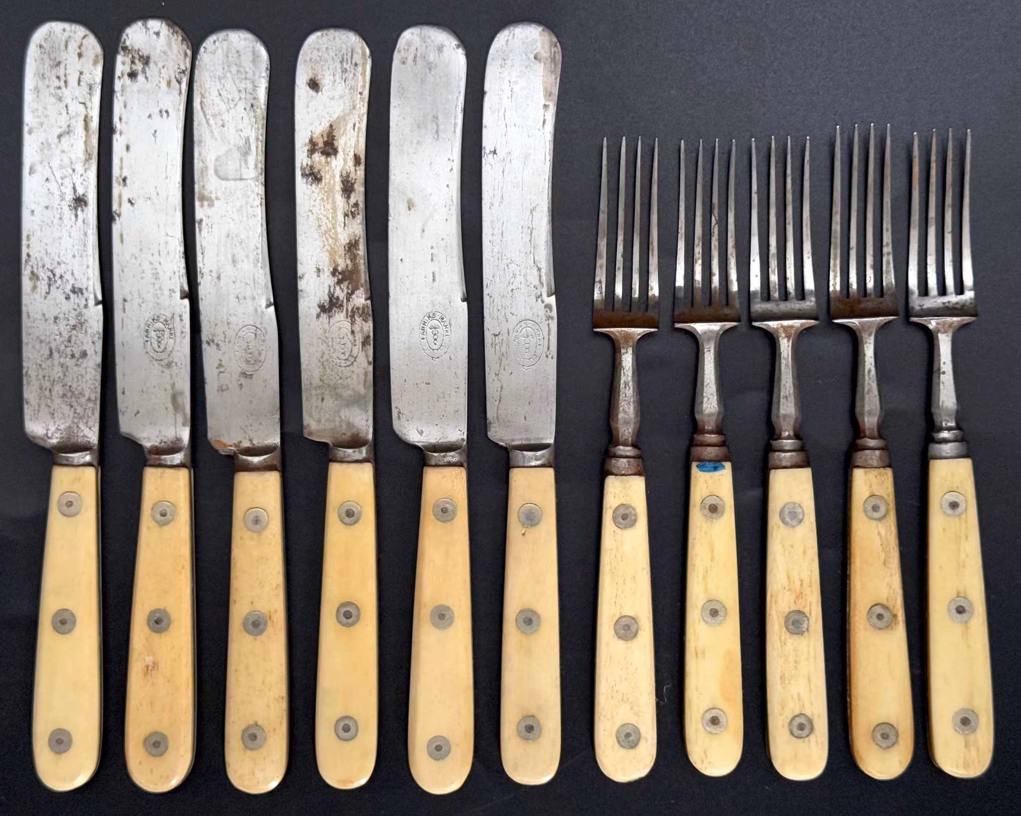 11 st, Bestick fabriks marke med caduceus emblem, 1800-tal