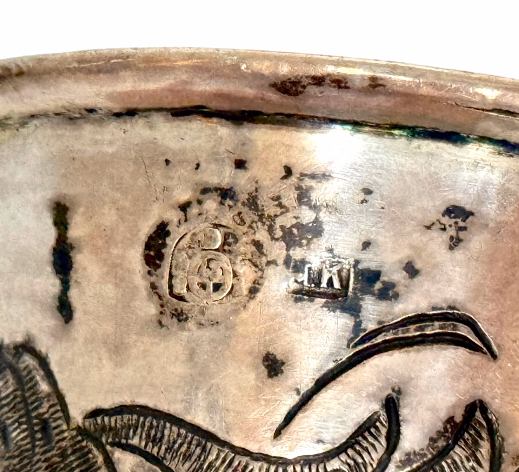 BECHER, Silber, 18. Jahrhundert, Dekor mit Blumen und Blättern, gestempelt