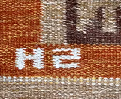 Tapijt, Rolakan, Design Svaneholm, decor van geometrisch patroon, gesigneerd SH