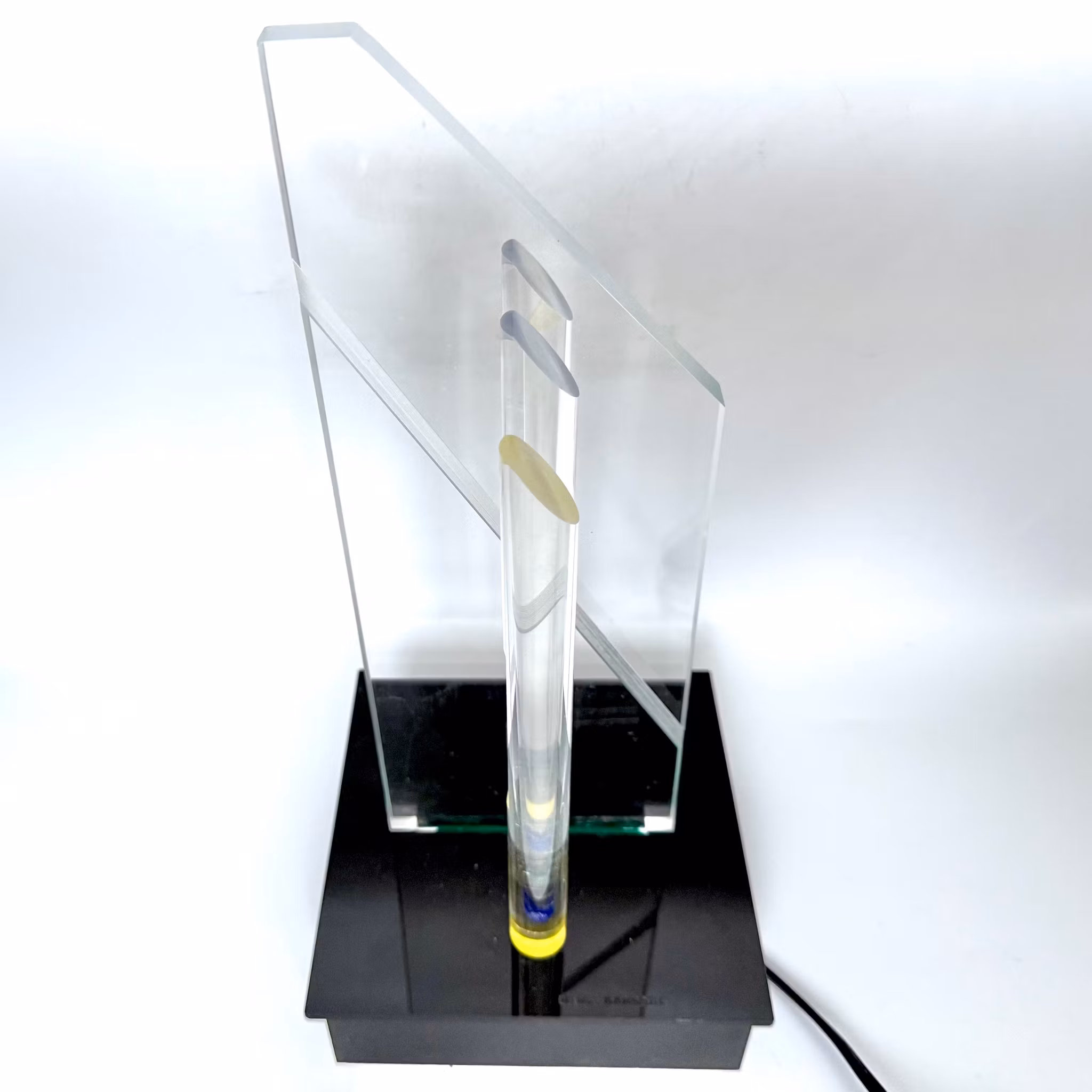 Lennart Kärrabo (Suède 1927-2007). Sculpture lumineuse en plexiglas. Conception Kärrabo.