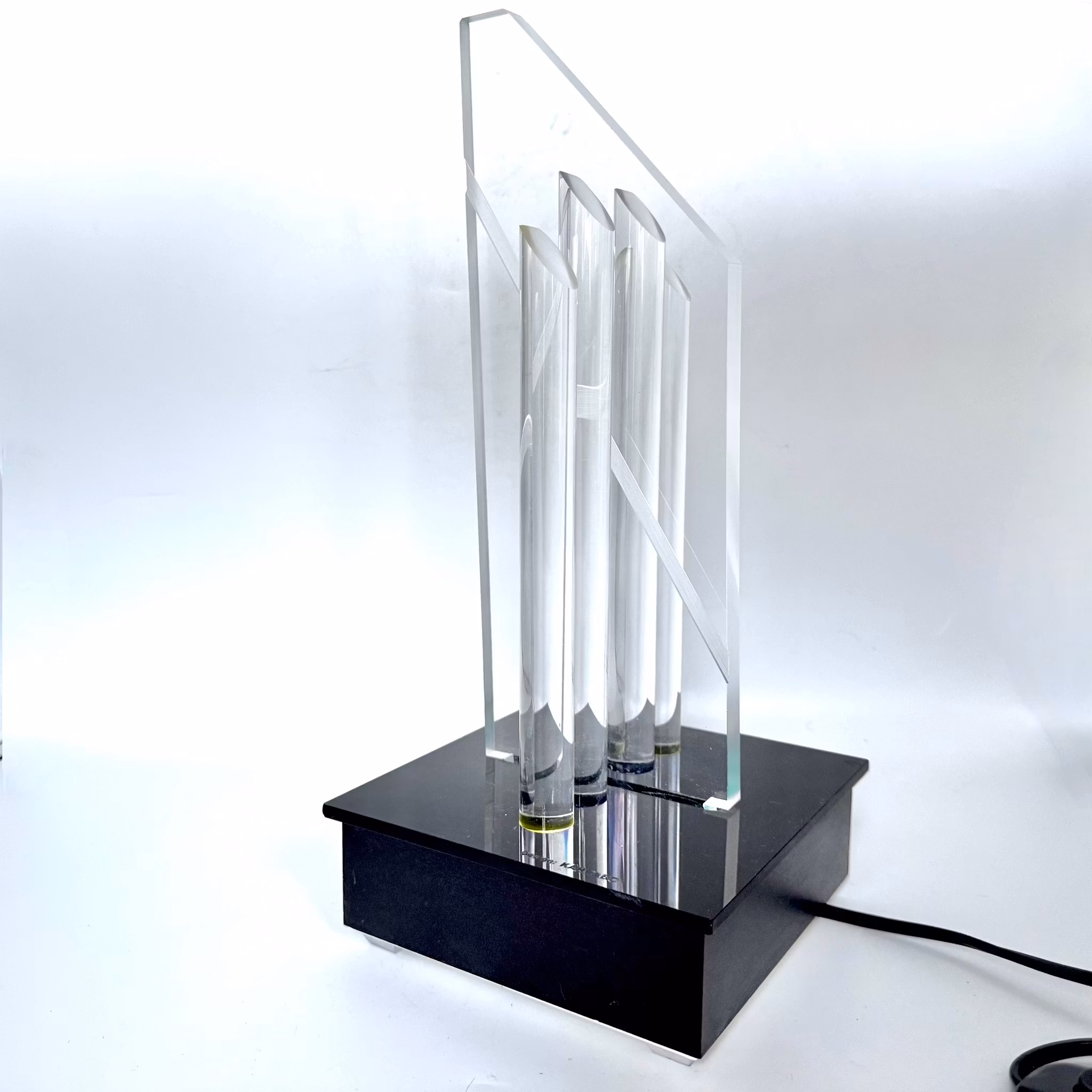 Lennart Kärrabo (Suède 1927-2007). Sculpture lumineuse en plexiglas. Conception Kärrabo.