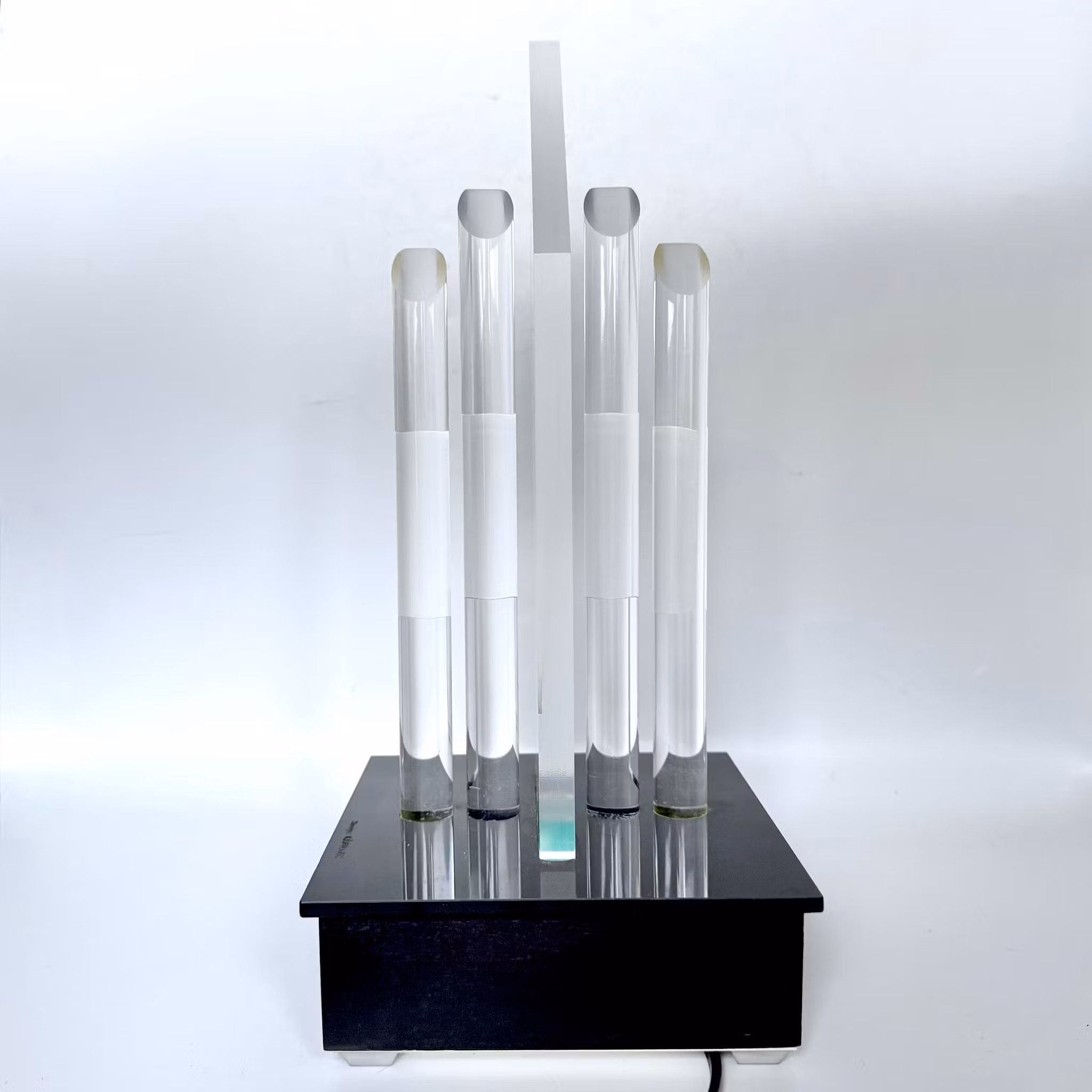 Lennart Kärrabo (Suède 1927-2007). Sculpture lumineuse en plexiglas. Conception Kärrabo.