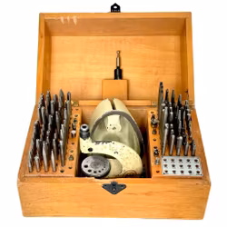 BOLEY. Narzędzia zegarmistrzowskie w drewnianym pudełku