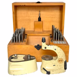BOLEY. Narzędzia zegarmistrzowskie w drewnianym pudełku
