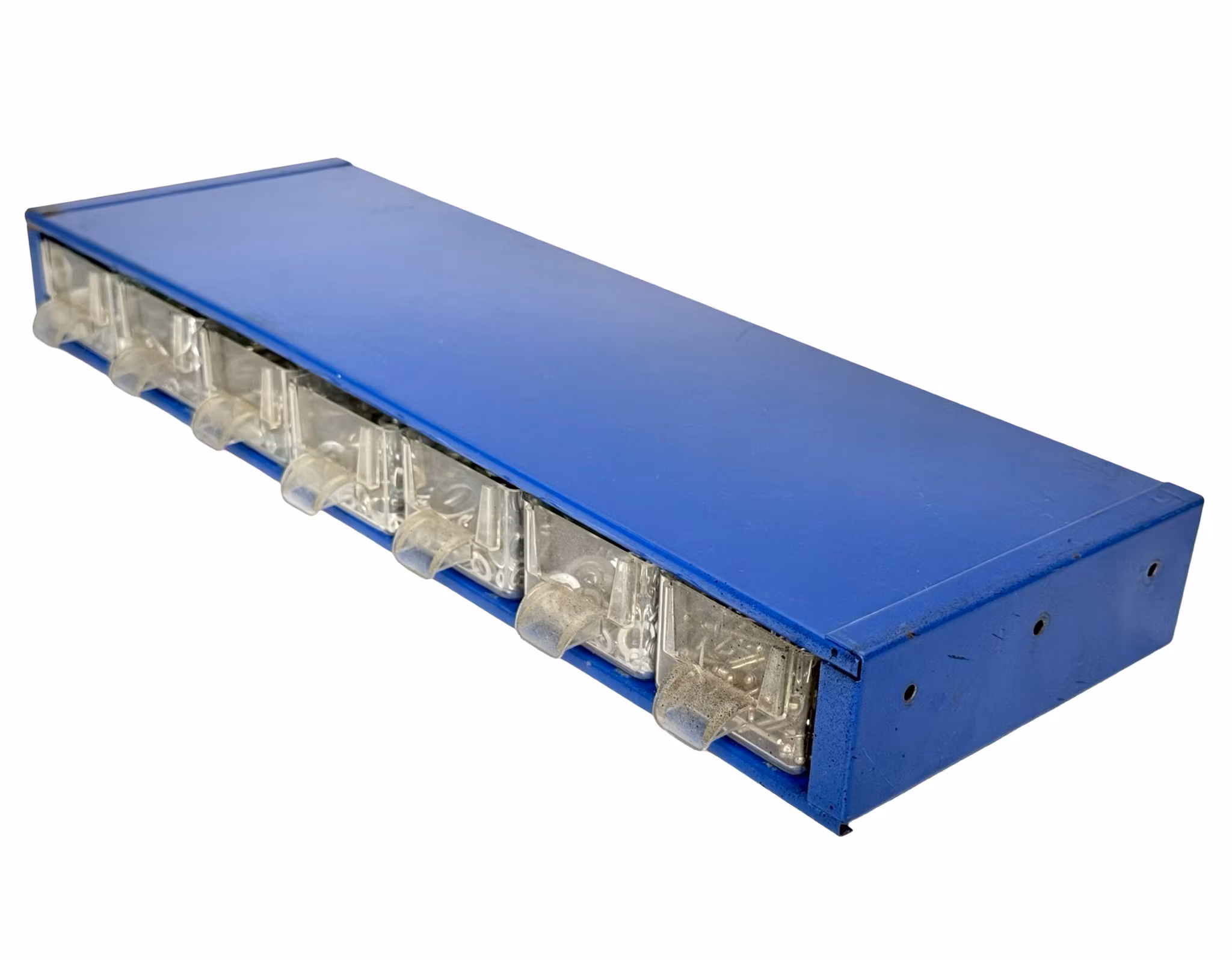 Sortimentmuttere, flate skiver, fjærskiver, blindnagler Nagler i en metallboks