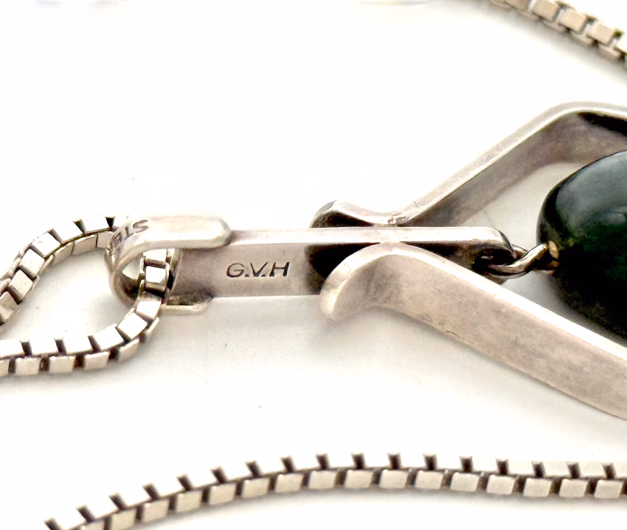 Kaulakoru sterlinghopeaa 925, Persö, HGB GVH, 1959, Tukholma, sammalakaatti