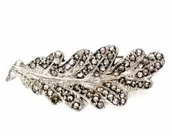 Broche vintage en argent avec marcassites taillées