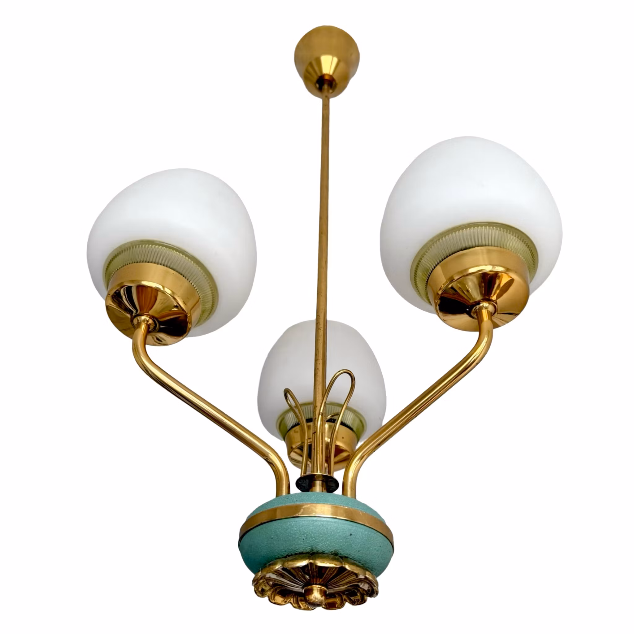 Lampa sufitowa AJH 4, rama mosiężna z trzema kloszami z opalowego szkła