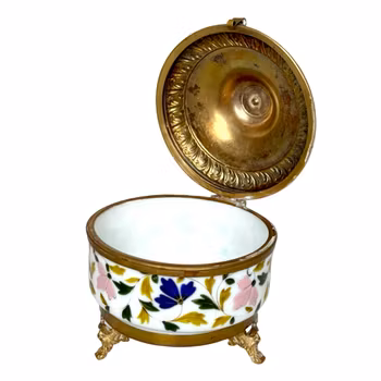 Antik smyckeskrin vit opalin glas med förgylld metall