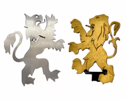 Emblemat Peugeot, lew w kolorze złotym z drugim lew ze stali nierdzewnej