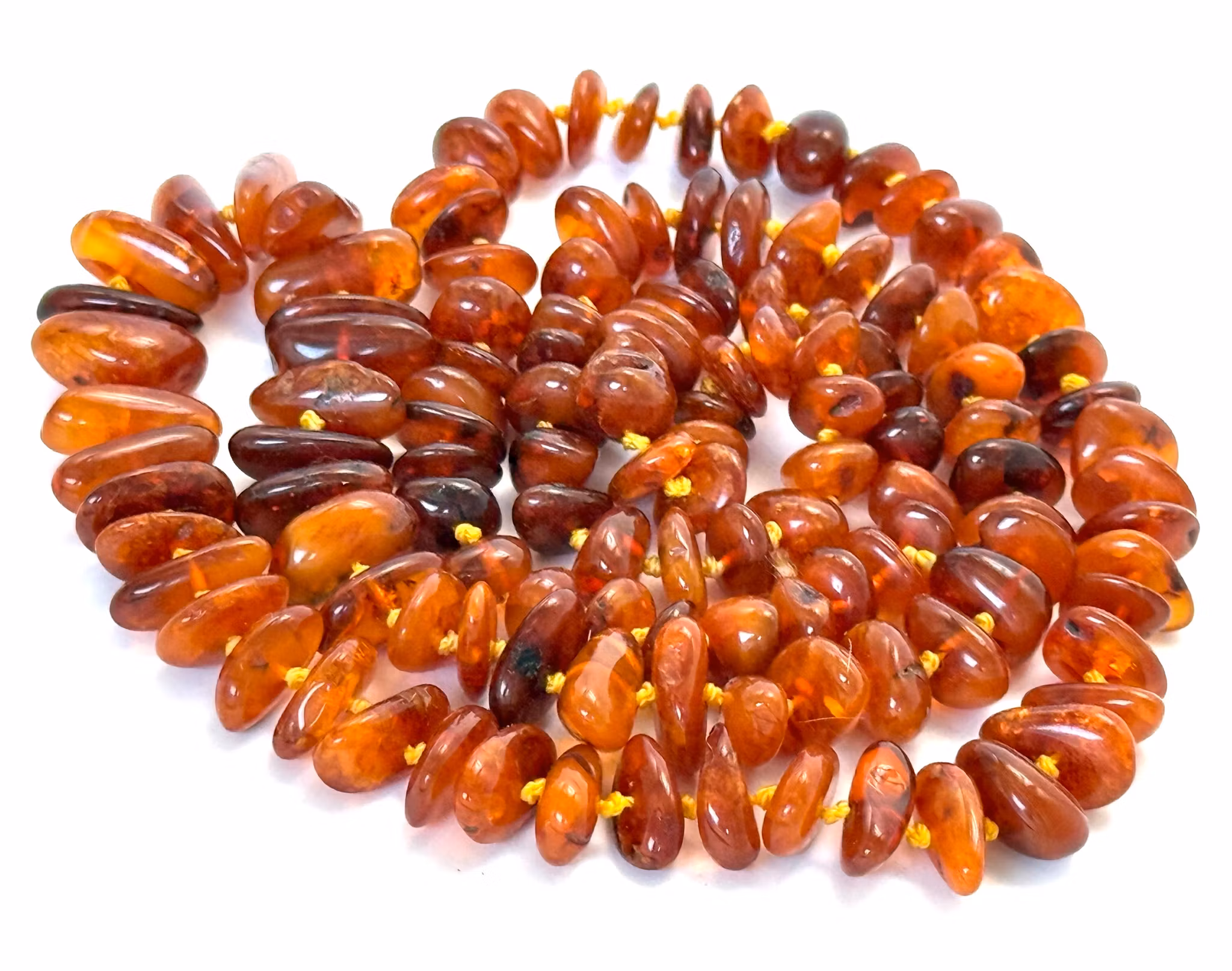 Antieke ketting, geslepen natuurlijke Baltische barnsteen