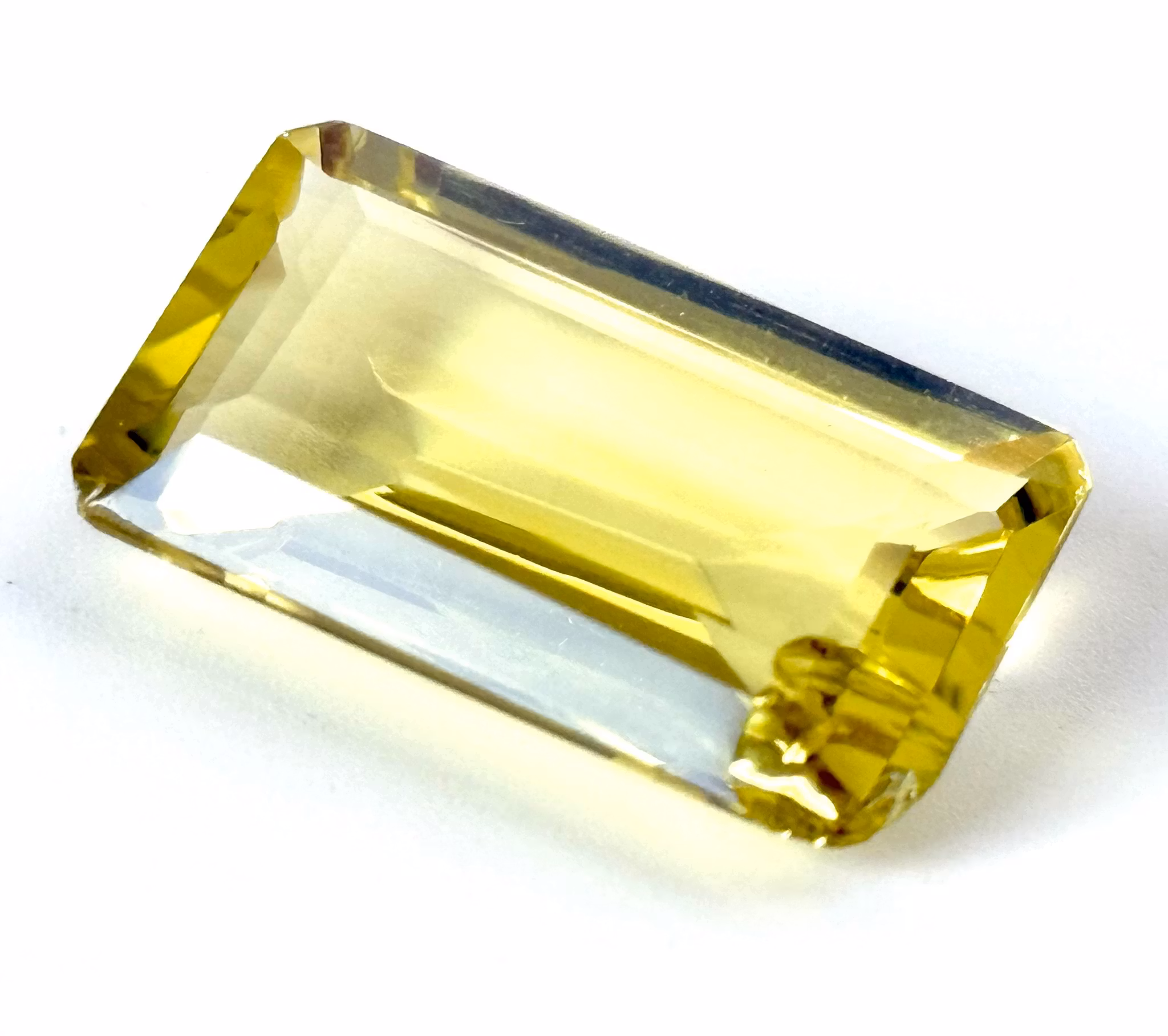 23.96 Karat naturlig obehandlad Citrin med certifikat