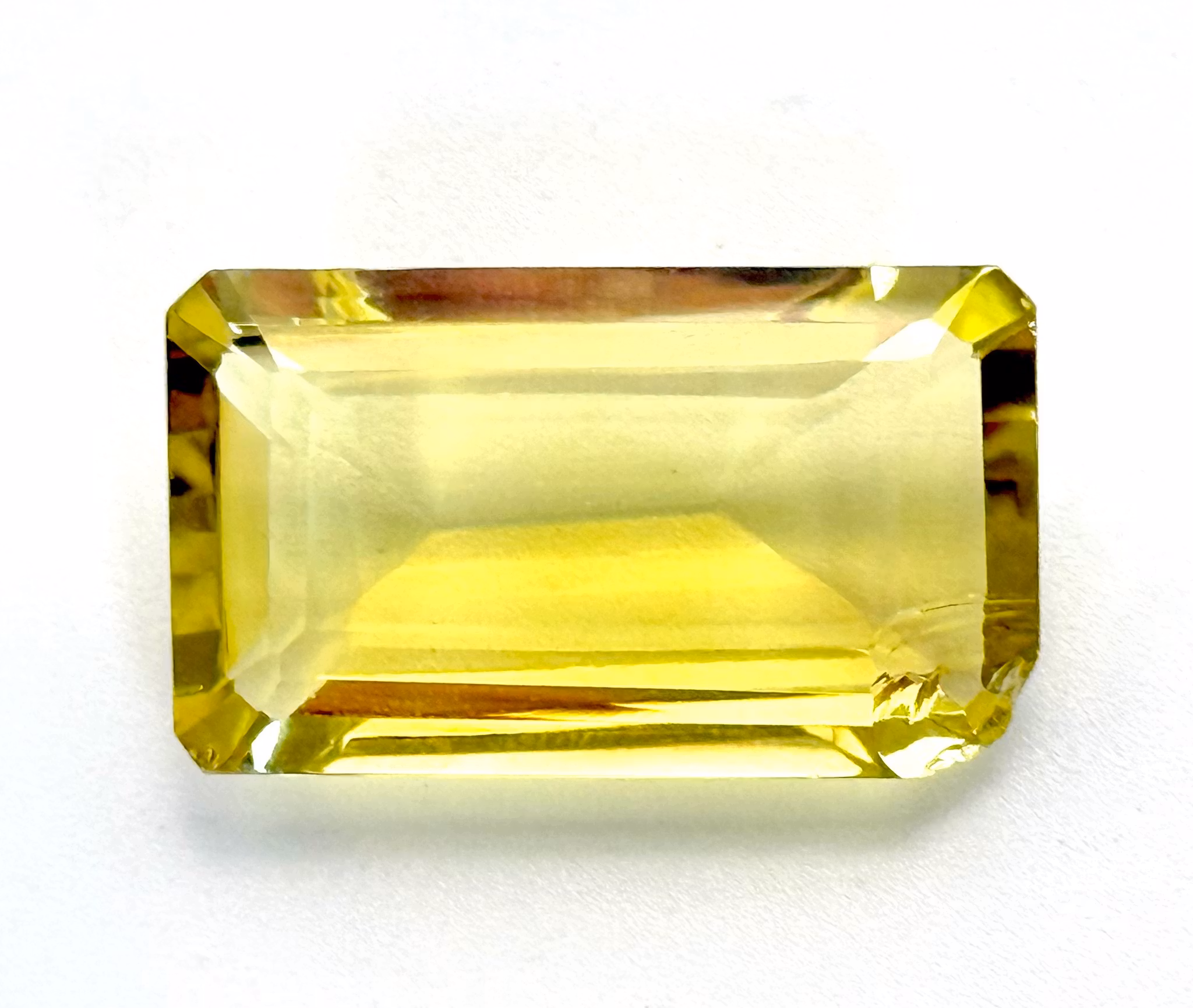 23.96 Karat naturlig obehandlad Citrin med certifikat