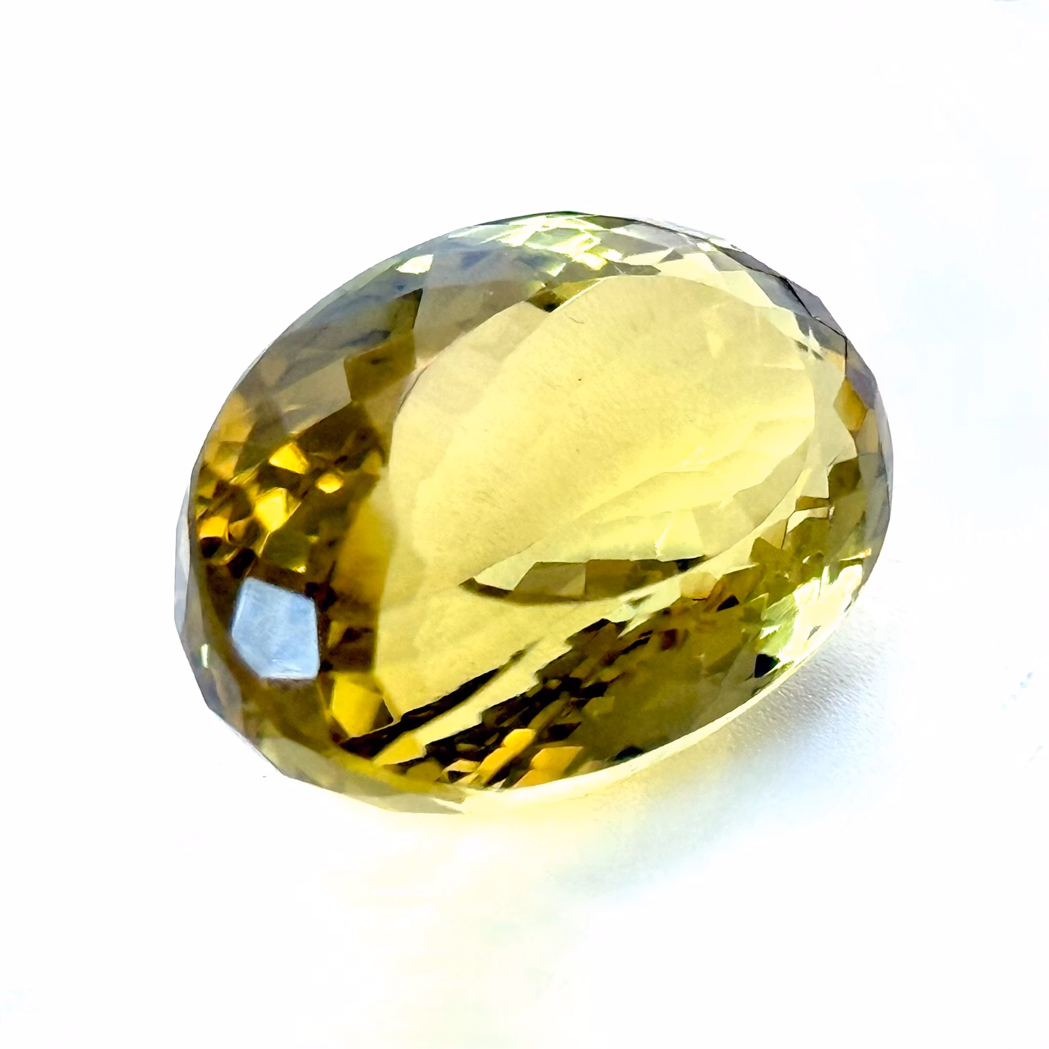 32,35 karaatin luonnollinen käsittelemätön sitriini sertifikaatilla