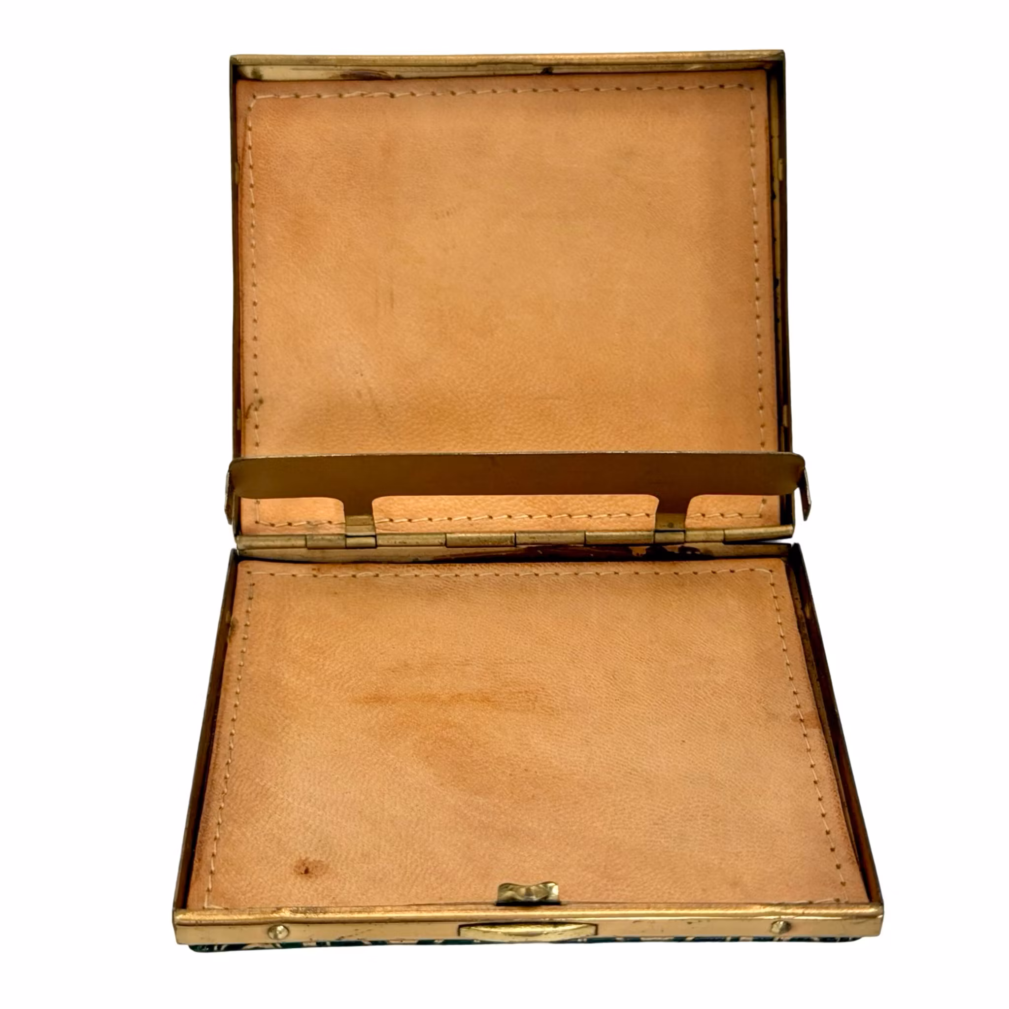 Estuche para cigarrillos en cuero pintado y latón dorado.