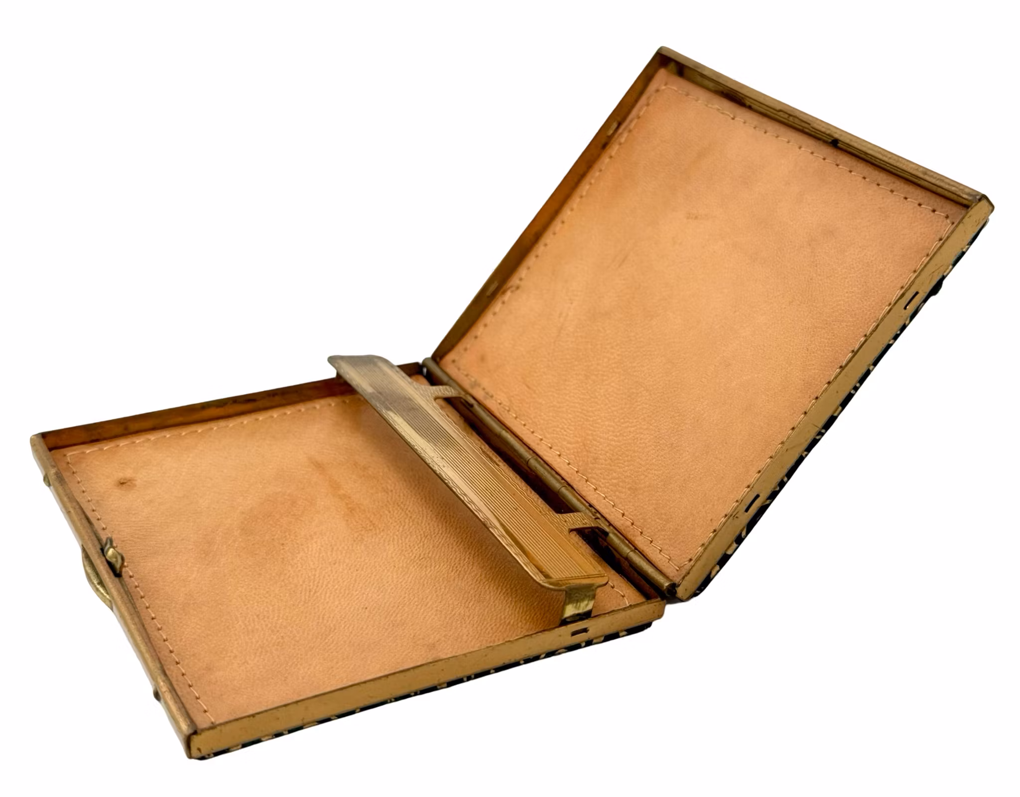 Estuche para cigarrillos en cuero pintado y latón dorado.